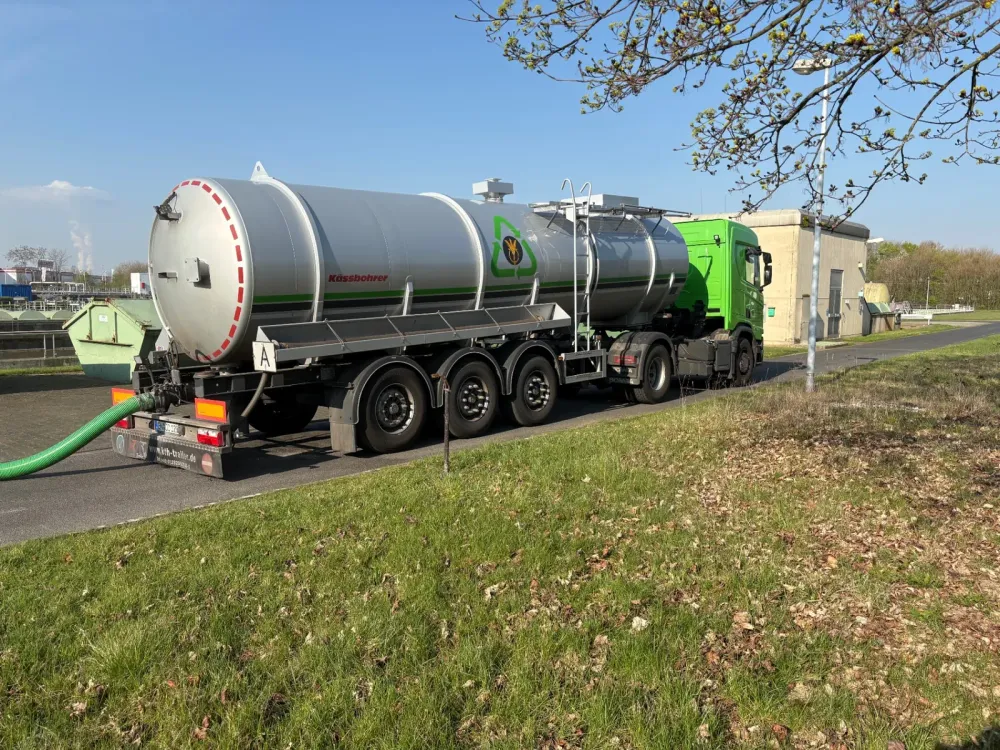 Scania mit Kässbohrer Edelstahl-Tank